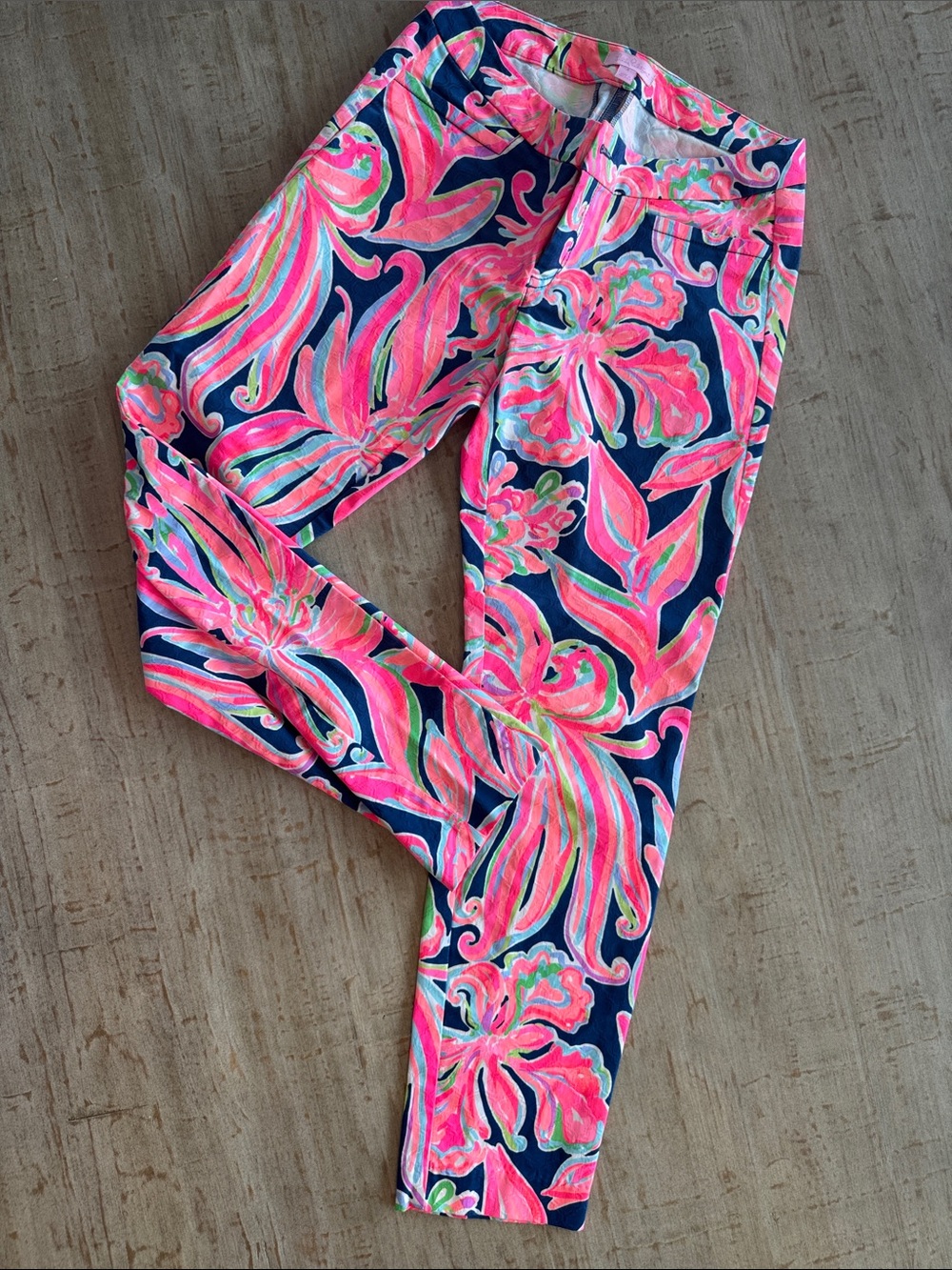 Lilly Pulitzer Neon Pink & Navy Floral Cropped Leggings